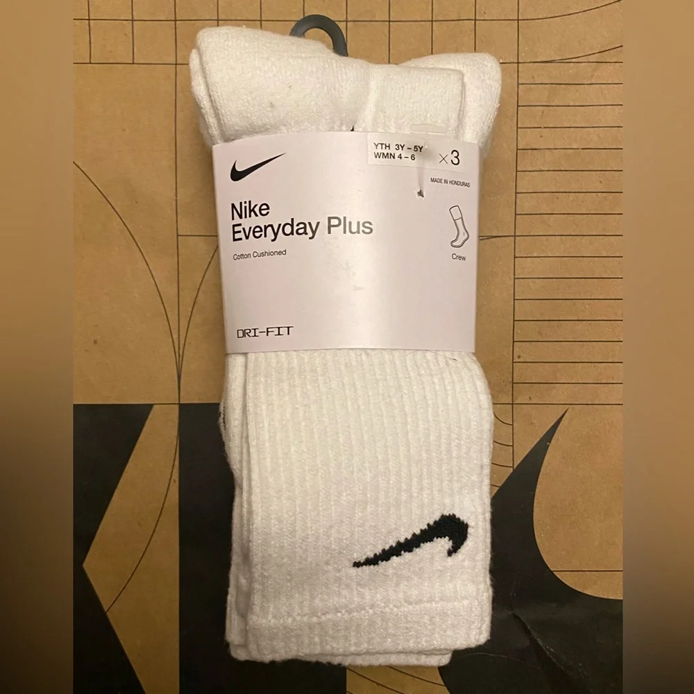 Nike dri-fit everyday plus cushioned socks